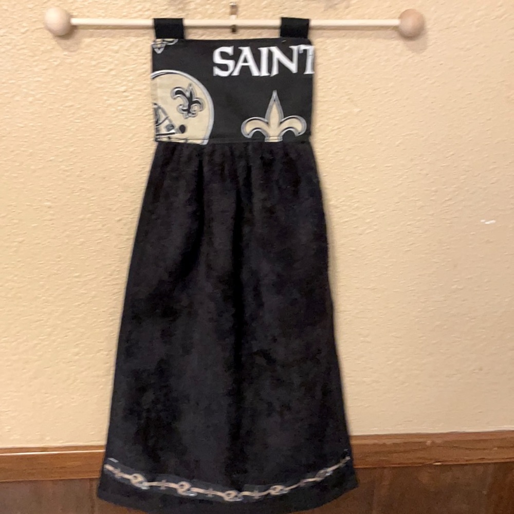 Towel for decoration with dowel included for wall hanging.